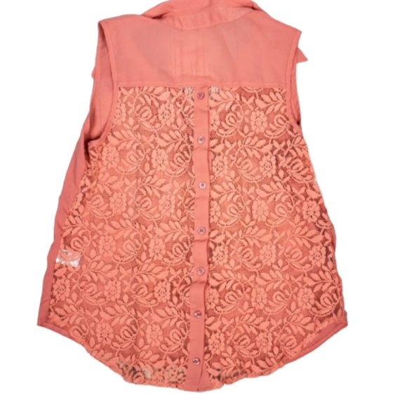 Sleeveless Lace Tank Top - Picture 2 of 6